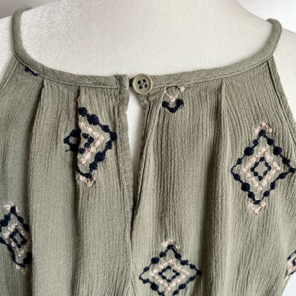 5/$25 Francesca's Patterned Halter Top - Picture 3 of 6